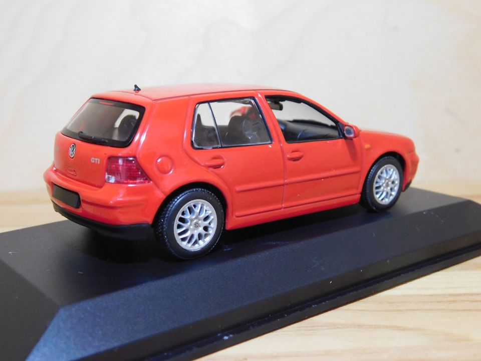 Minichamps 1:43 Modellauto Volkswagen VW Golf GTI Generation rot in Lehrte