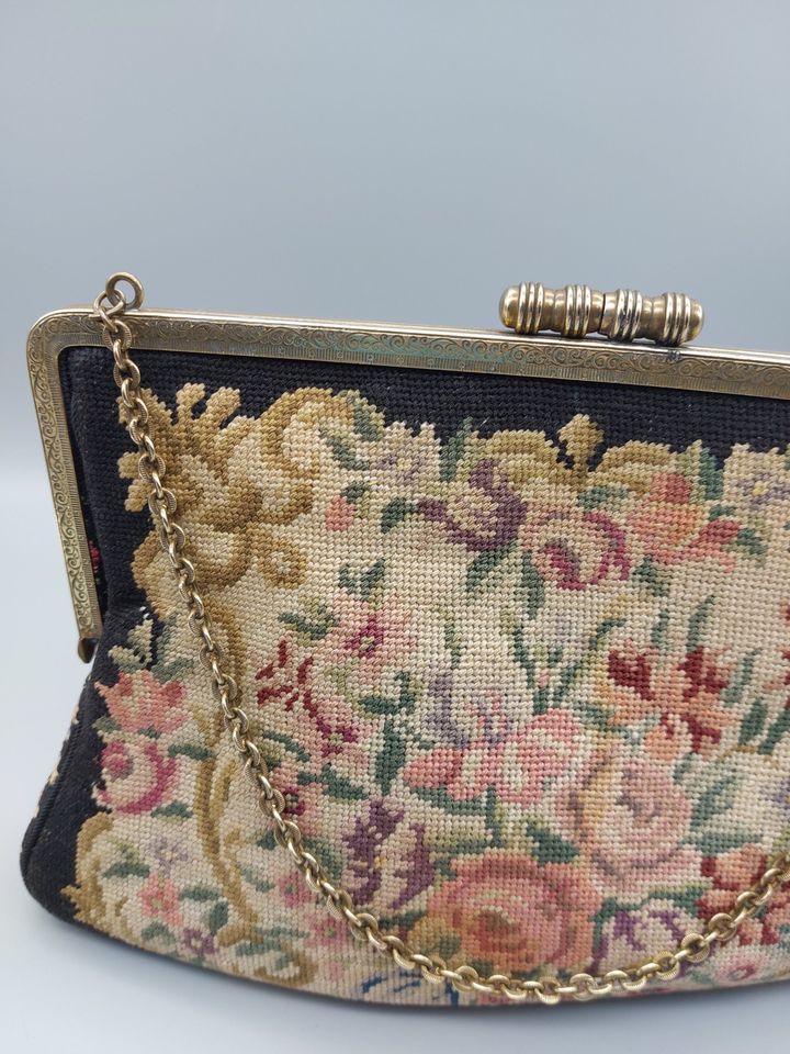 Florale Petit-Point Stickerei Tasche/Abendtasche der 50er Jahre in Dieburg