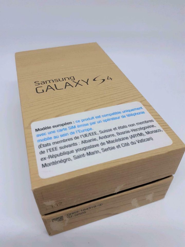Samsung Galaxy S4 Karton ohne Handy in Kiel