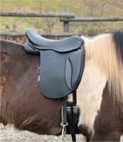 Bequemer Sattel mit Klettpauschen für breite Freizeitpferde wie Isländer Haflinger Tinker Friesen 17/17,5“ Töltsattel Dressursattel Islandsattel Islandpferdesattel Islandpferd Tölt Isländersattel Bayern - Pressig Vorschau