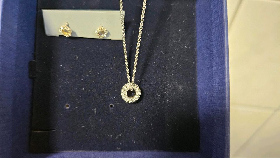 Swarovski Kette Silber und Ohringe Ungetragen 5368042 in Niedersachsen -  Hattorf am Harz | eBay Kleinanzeigen ist jetzt Kleinanzeigen