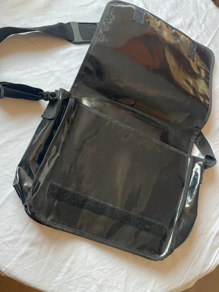 Umhängetasche Laptoptasche Lack zu verschenken in Sehnde