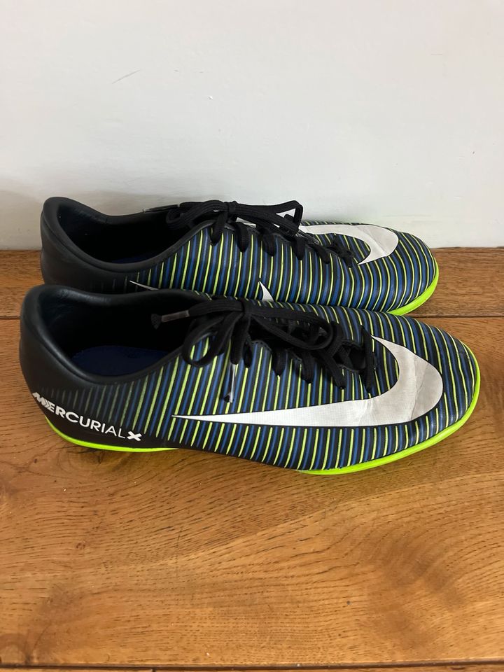 Fußballschuhe Nike Halle Gr 38 in Bremen