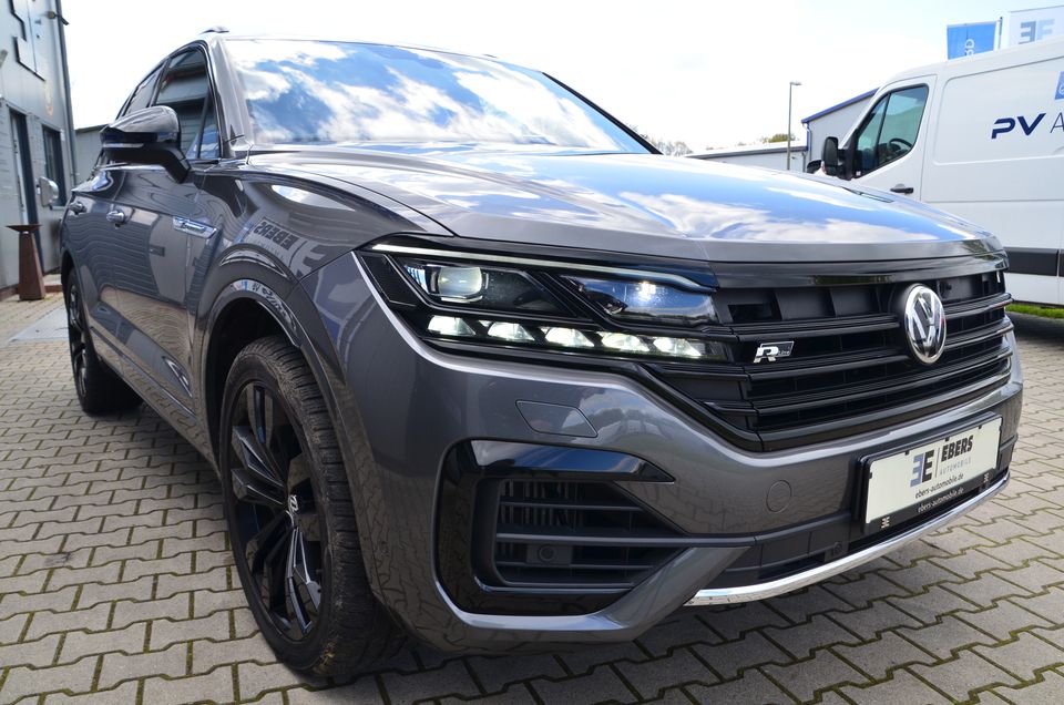 Volkswagen Touareg R-Line V8 4M/PANO/HEADUP/SOUND/RFK/LUFT in Uplengen