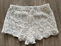 ZARA Stoff Shorts Häkeln Weiß Beige Gr. M Baden-Württemberg - Schwäbisch Hall Vorschau