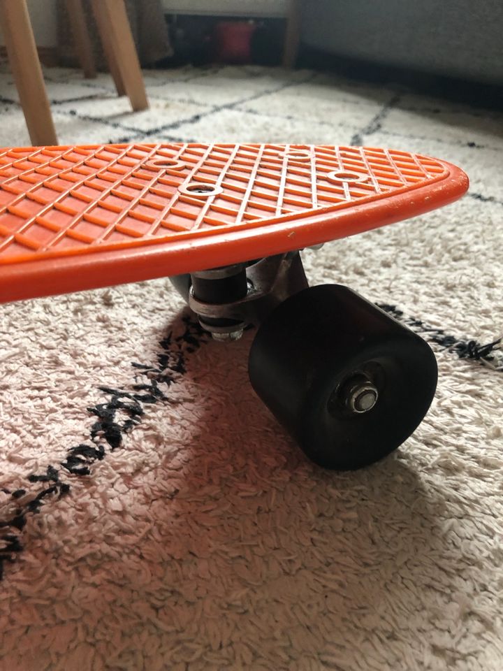 Pennyboard orange in Berlin