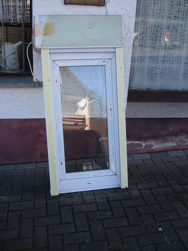 Kunstoffenster mit elek Rollade ca 114 x 65 mit rollade ca 145 cm in Rodenbach b. Altenkirchen, Westerwald