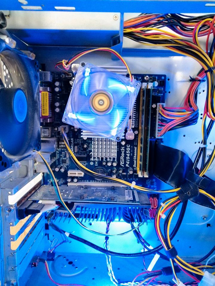 Computer PC ATX Amour Thermaltake mit LED Beleuchtung in Marburg