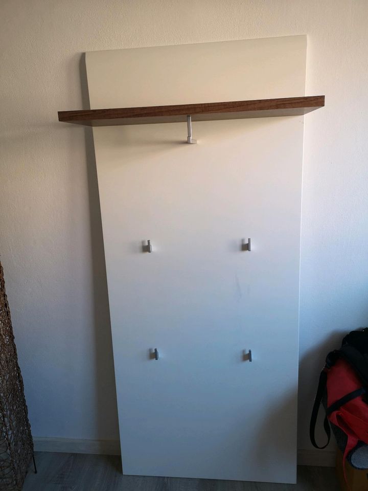 Garderobe für Jacken in Freilassing