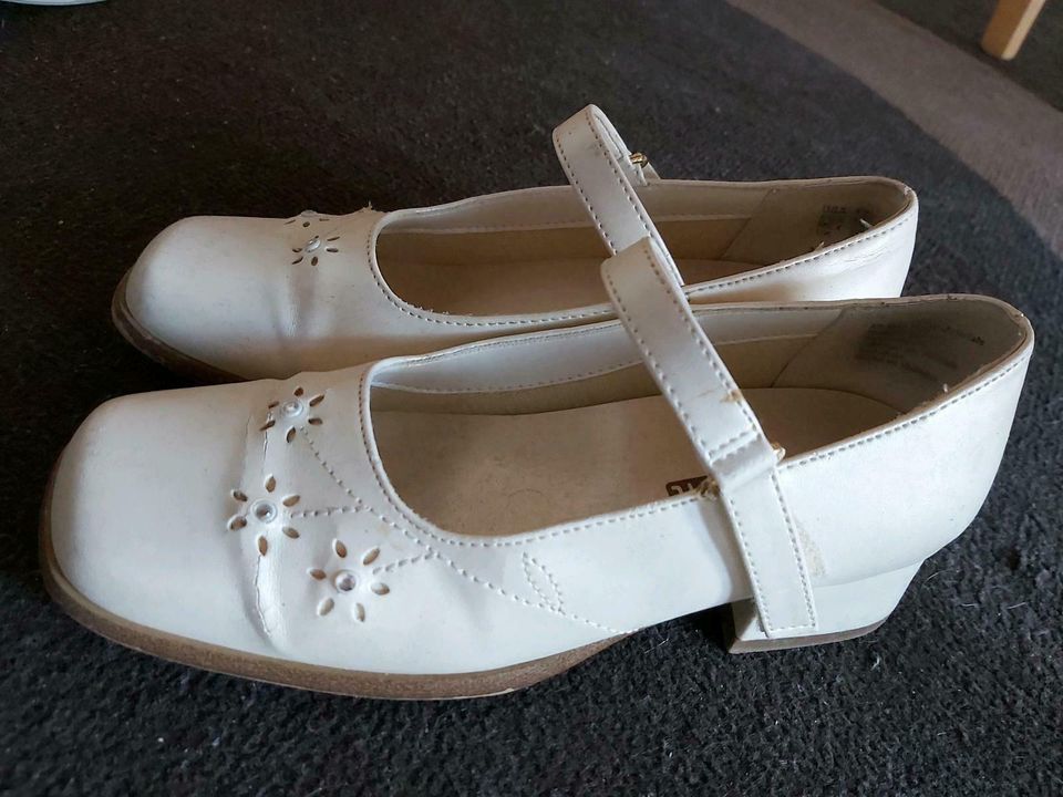 Schuhe, Feine Kinderschuhe, für Anlässe Hochzeit, Kommunion in Ronsberg