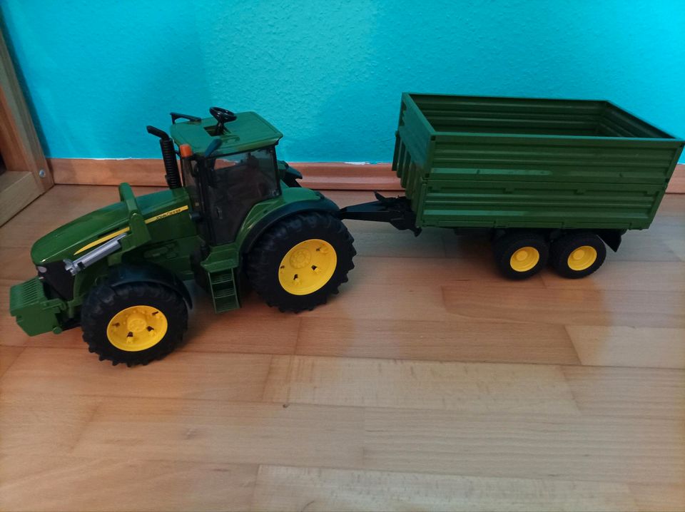 John Deere Traktor in Melsungen