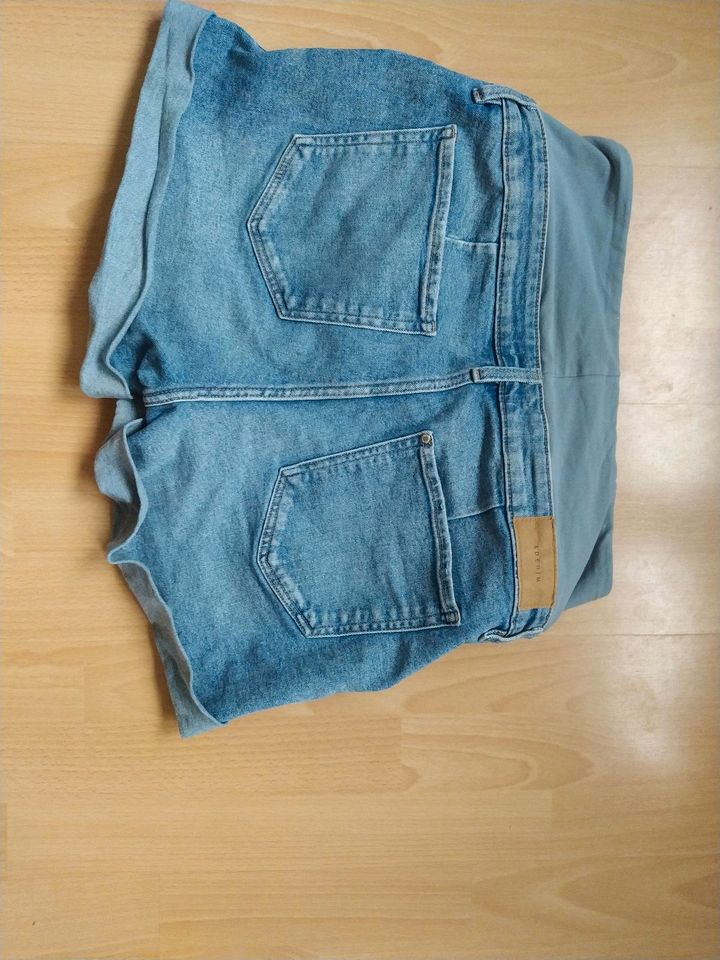 Mama Jeans Shorts in Freiburg im Breisgau