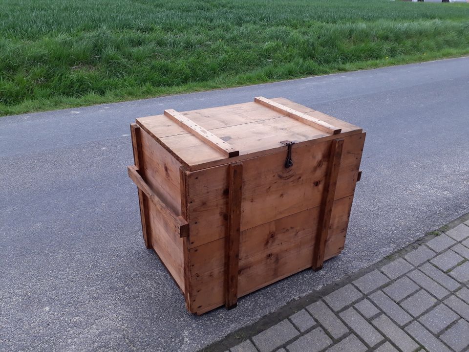 alte Transportkiste Holzkiste in Waldheim