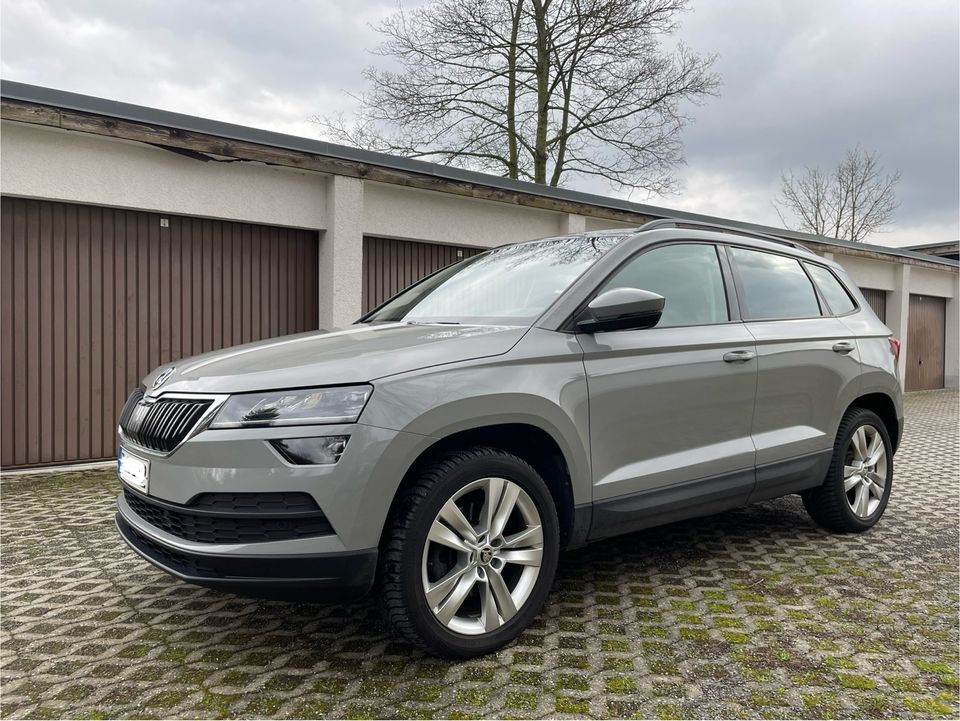 Skoda Karoq STYLE 1.5 TSI DSG, 4x4, ACC, PANO, KESSY, KAMERA, ... in Neukirchen/Pleisse