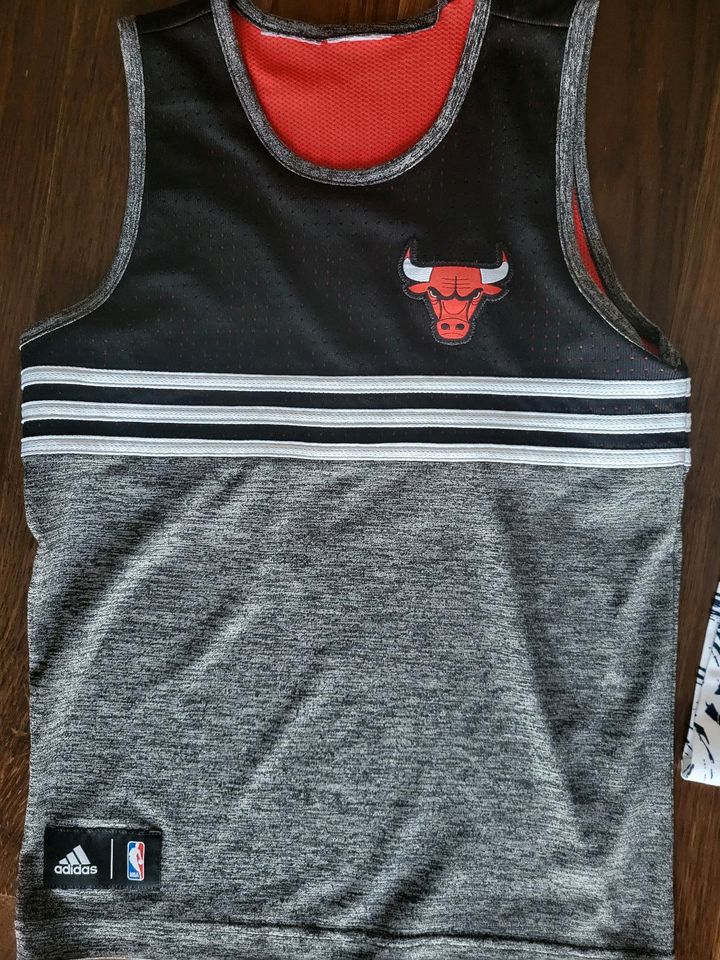 Kinder Basketball Trikot adidas Chicago bulls 134 140 in München