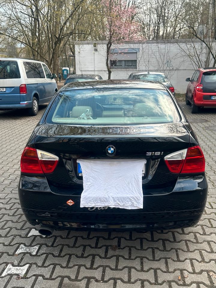 BMW 318i sehr sauber in Wiesbaden