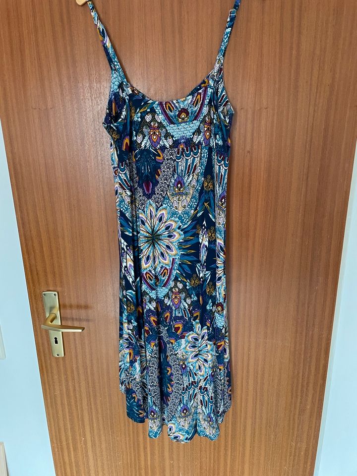 Kleid Gr.40/42 hinten länger Bodyflirt in Itzehoe