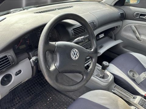 Volkswagen Passat 1.8 Limousine*KLIMAAUT*SITZHZG* in Dresden