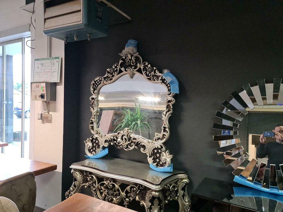 Dresaur Spiegel Schminktisch Wandspiegel Schlafzimmer in Herford