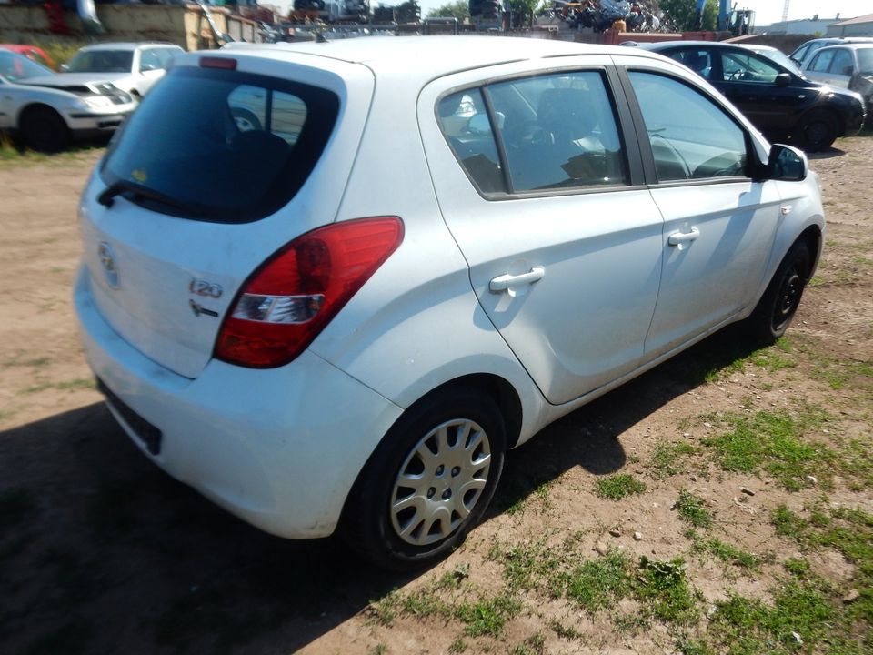 Hyundai I20 Ersatzteileträger Crystal White VN9028 in Heilsbronn