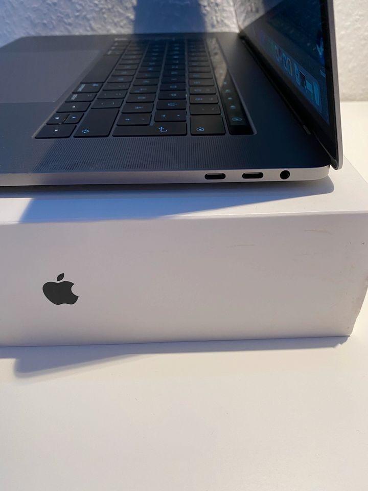 MacBook Pro 15 Zoll 16gb Touchbar in Varel