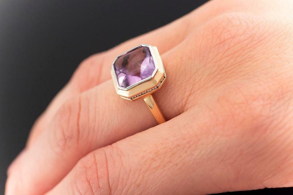 Amethyst Ring seitlich mit Brillanten 750 Gold LP 3.600,- in Wegberg