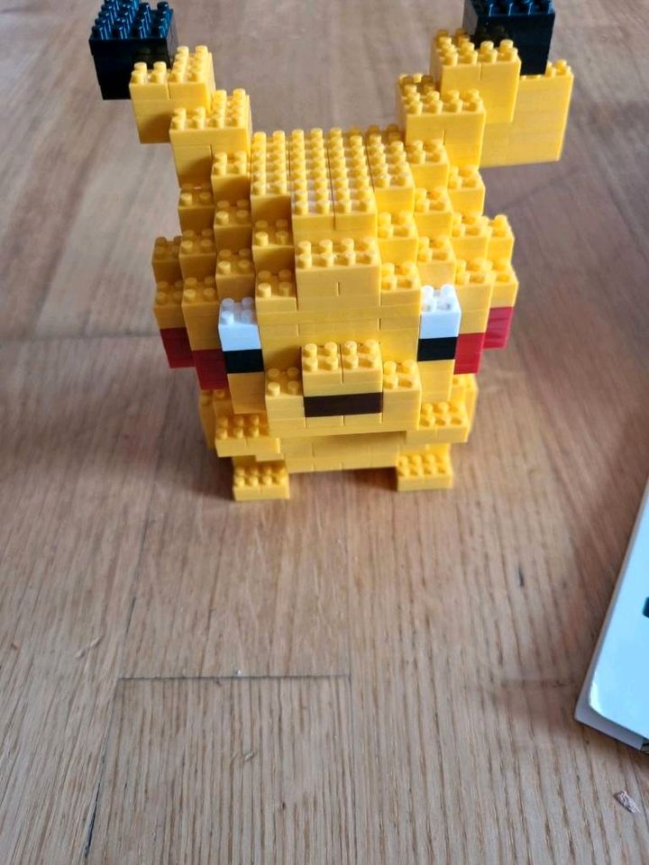 Pikachu Nanoblock 12 cm hoch 560 Teile in Konz