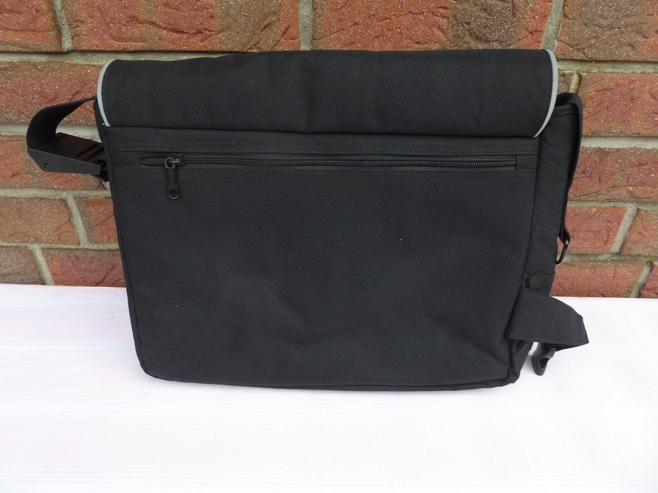 BAZOO Tasche für Notebook / Laptop schwarz gut gepolstert in Flintbek