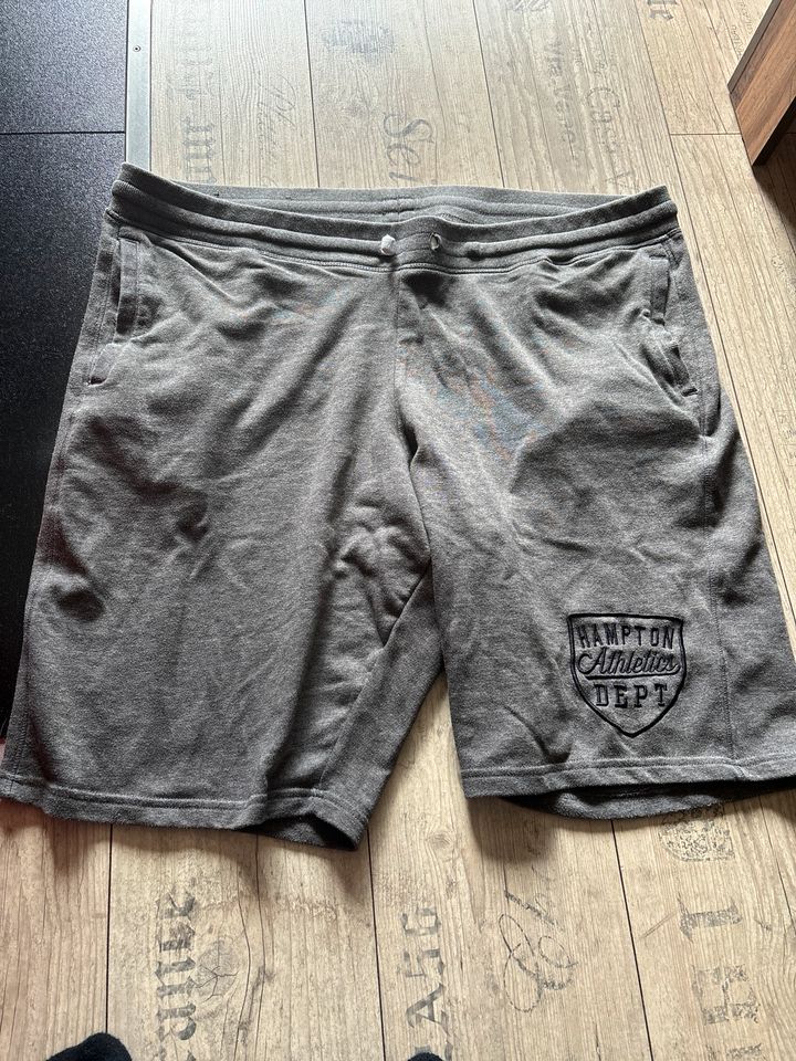 Dunkelgraue 3XL Shorts in Berne