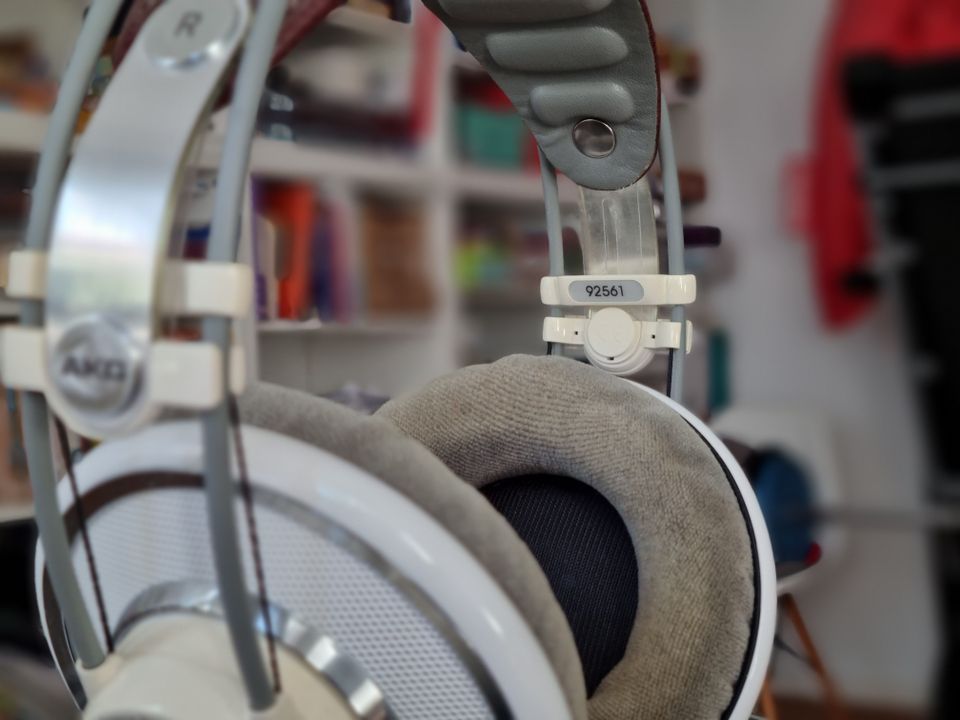 AKG K701 offener over-ear Kopfhörer mit Ständer in Frankfurt am Main