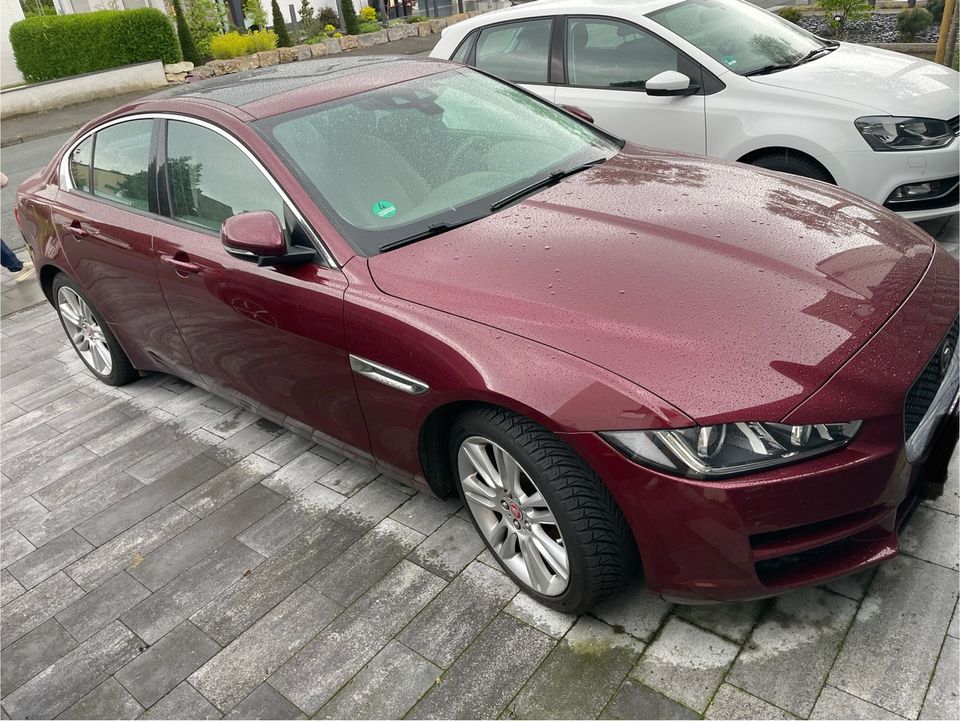                     Jaguar XE 2.0d Guter Zustand Pure