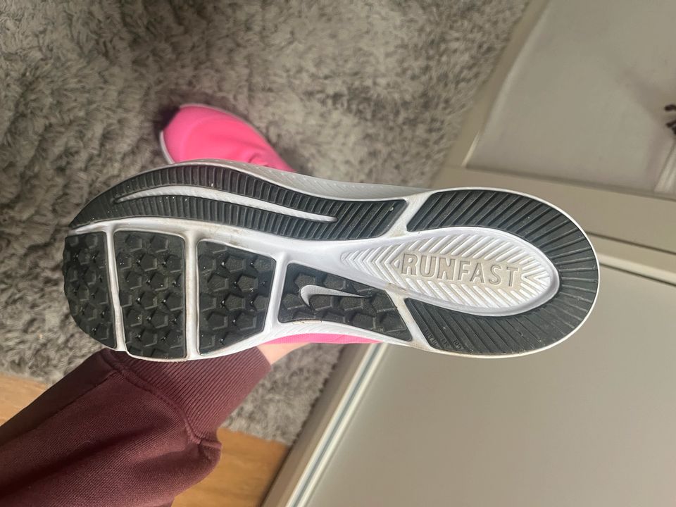 Nike Schuhe Damen Sportschuhe Pink 37,5 in Schwabenheim an der Selz