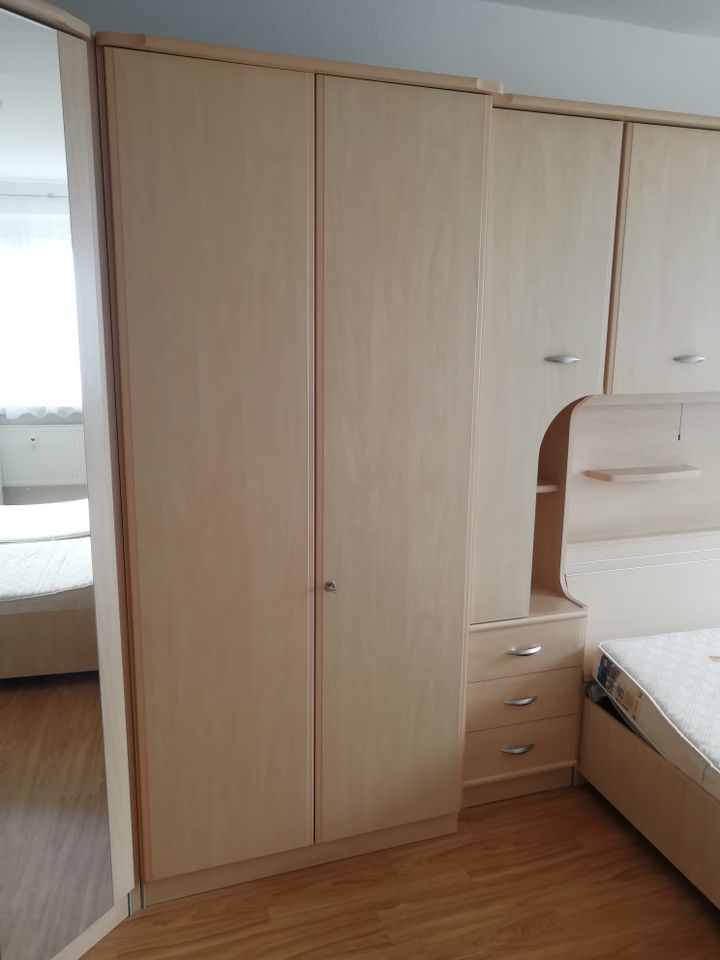 Schlafzimmer Einrichtung Bett Schränke Matratzen alles möglich in Chemnitz