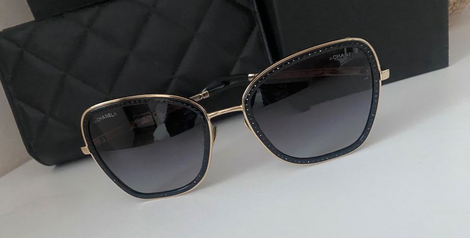 NEU!! Sonnenbrille Chanel schwarz Gold in Lotte