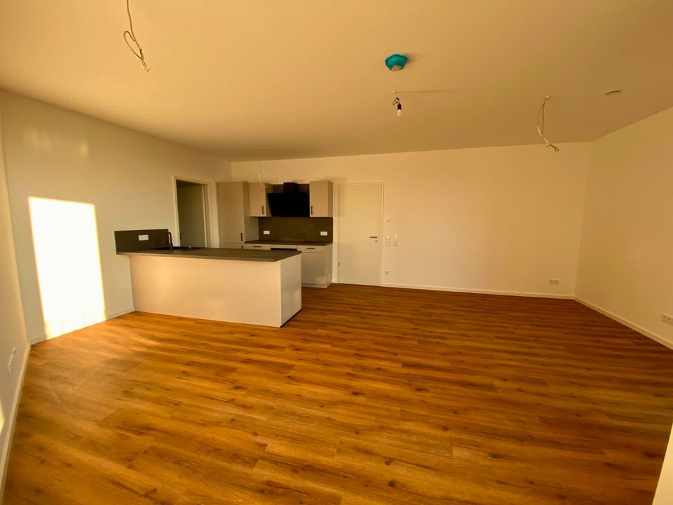 Exklusive 2-Zimmer Neubau Wohnung mit EBK in Frankfurt am Main