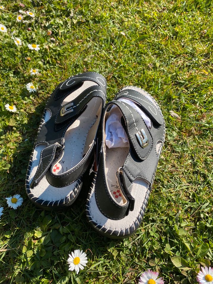 12€ je Paar , Sommerschuhe, Latschen, Sandalen in Burg Stargard