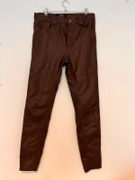 Stradivarius Hose eng skinny braun etwas lederoptik 40 glänzend Frankfurt am Main - Seckbach Vorschau