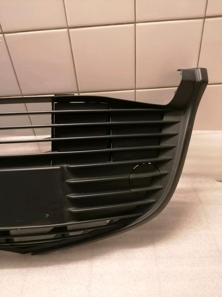 Toyota Yaris , Stoßstangegrill unten, 53102-OD040,53112-OD400 in Herne