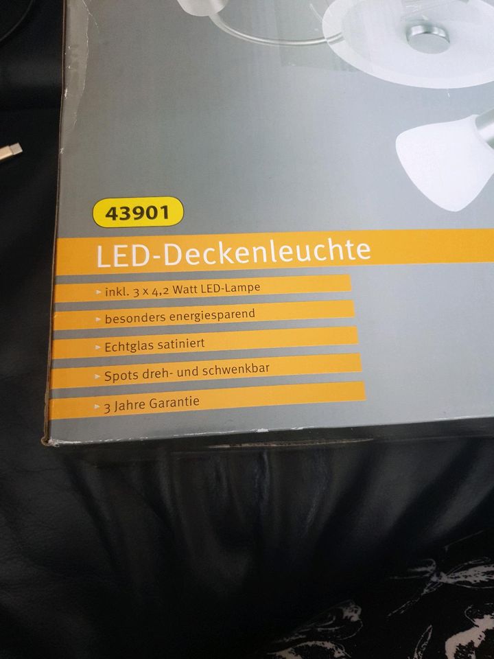 Nie benutzte LED Deckenleuchte N E U in Deiningen
