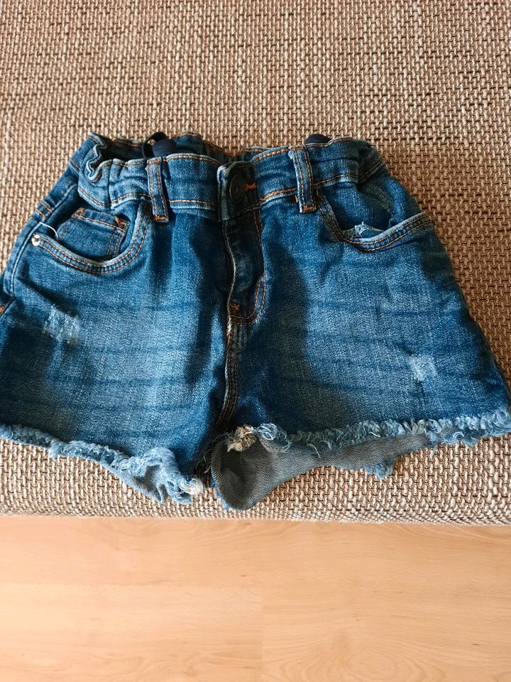 Mädchen Sommer Shorts Größe 146/152 in Meerbeck