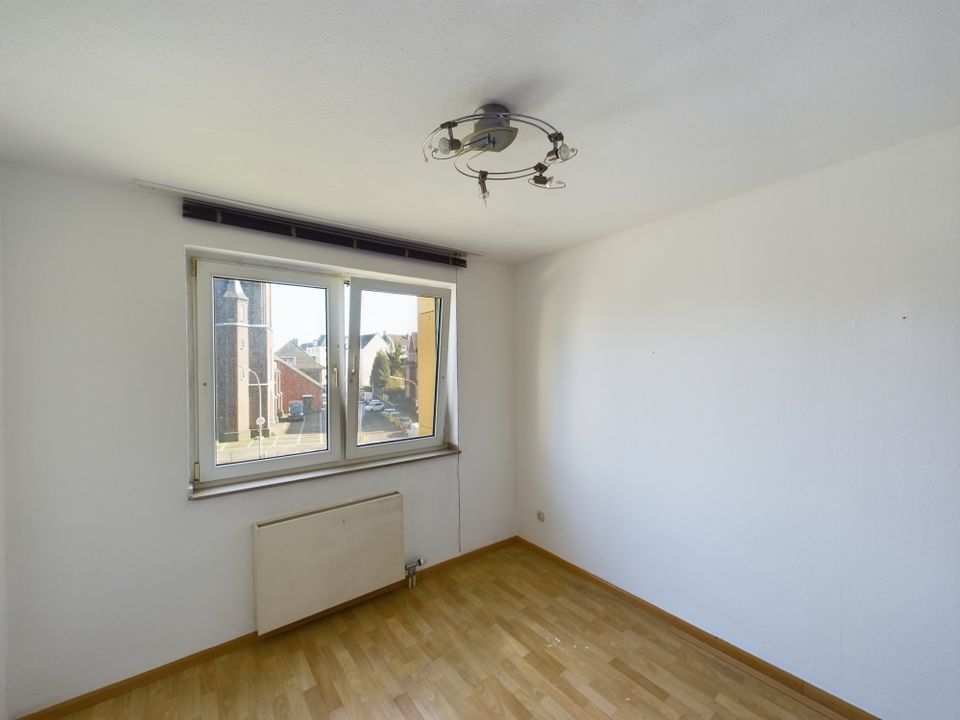 Zentral gelegene Dreizimmerwohnung mit Loggia und Aufzug in Köln