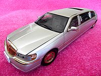 1:18 Lincoln Town Car Stretchlimousine 2001 gold Sun Star OVP Bayern - Augsburg Vorschau