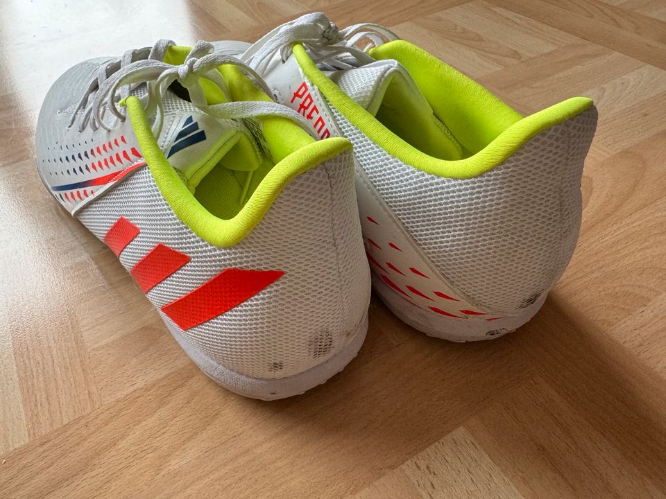 Hallenschuhe - Fußball - Adidas - Gr 46 - Weiß in Sarstedt