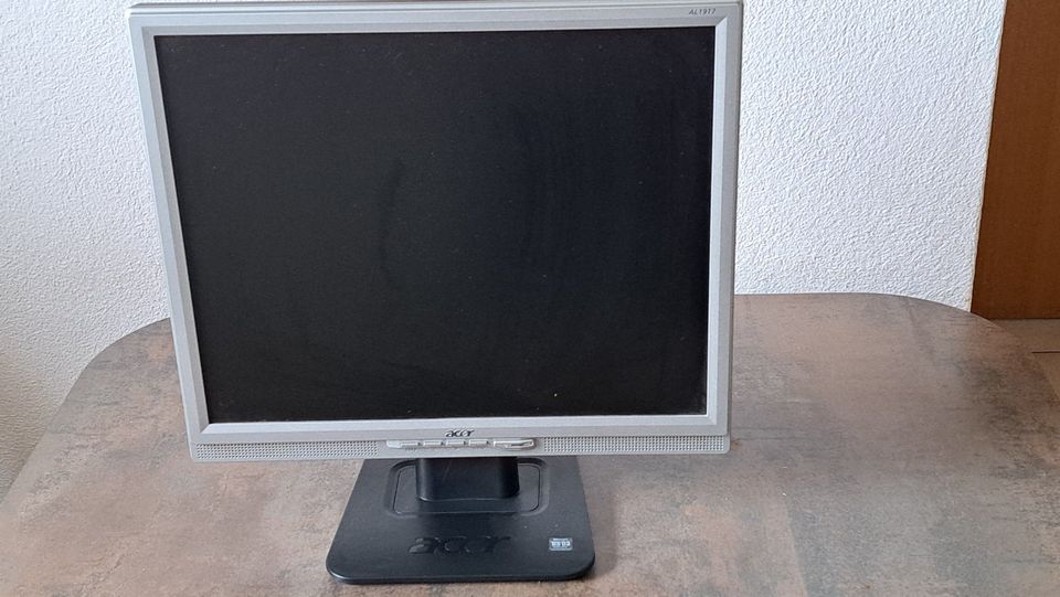 Computerbildschirm von ACER gebraucht Maße 41x36 diagonal 49 cm in Klettgau