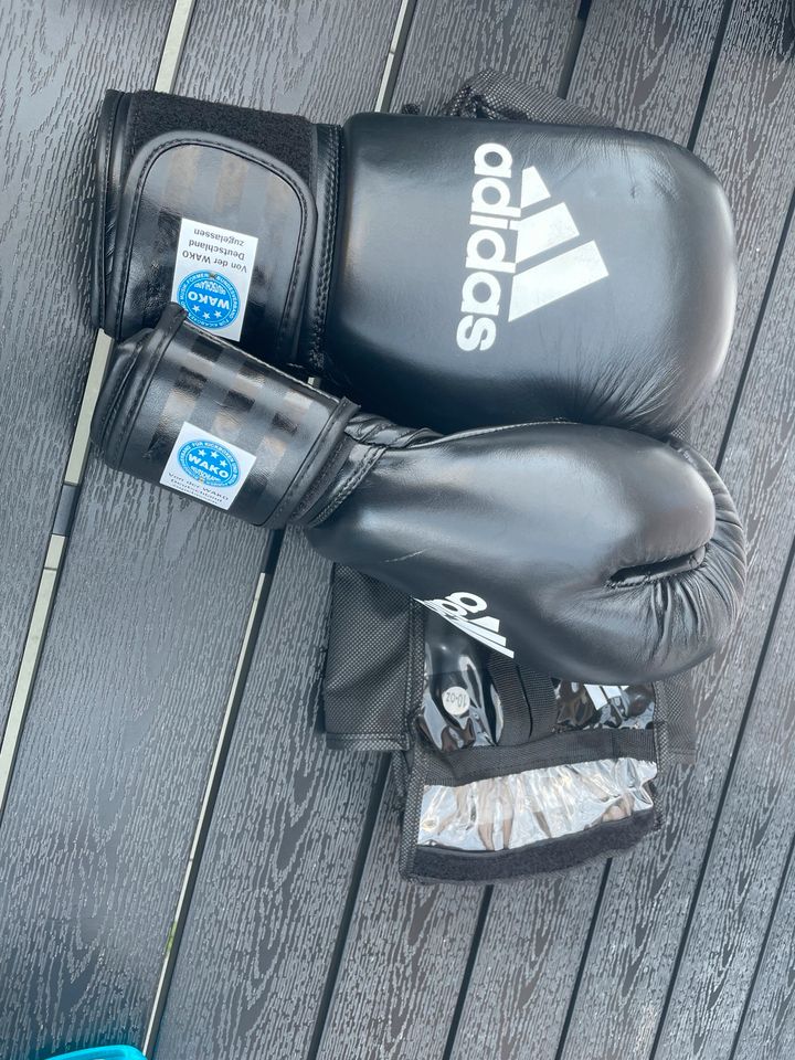 Kickbox Handschuhe von Adidas in Baunach