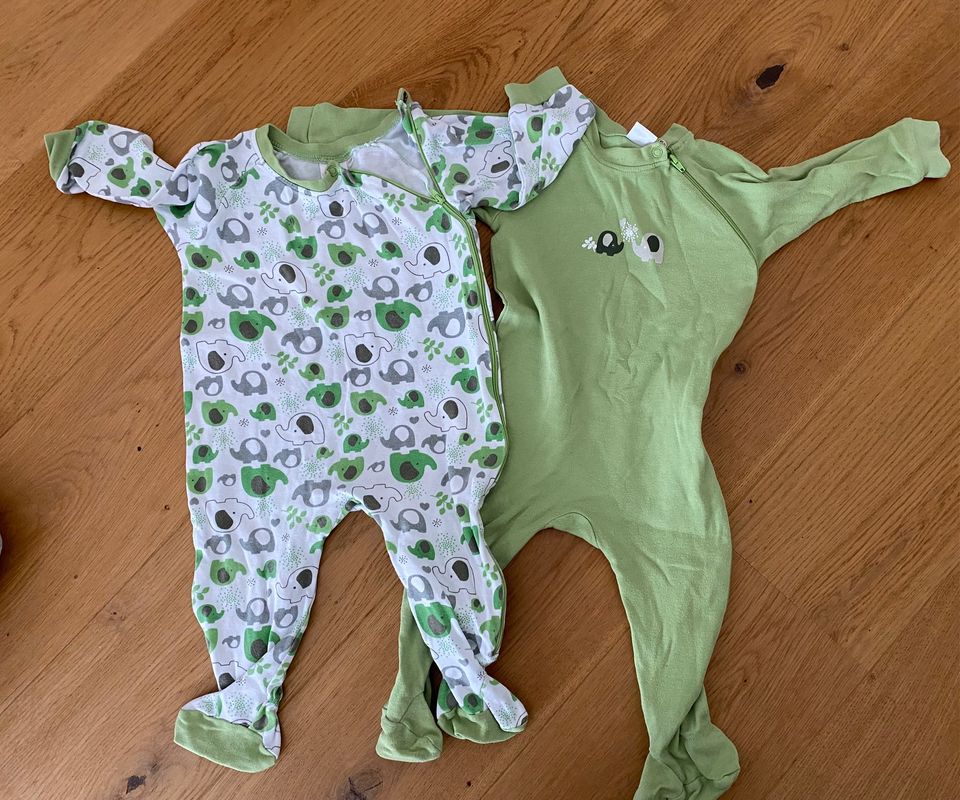 Kinder Schlafanzüge/Overalls 2 Stück, Größe 74/80 in Schwendi