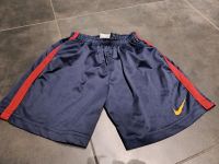 Nike kurze Hose FCB 134/140 Mecklenburg-Vorpommern - Stralsund Vorschau