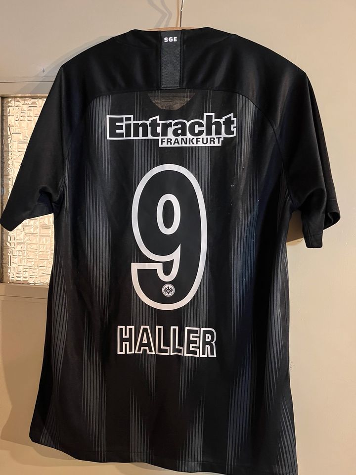 Eintracht Frankfurt Trikot Haller Nike wie NEU in Erkrath