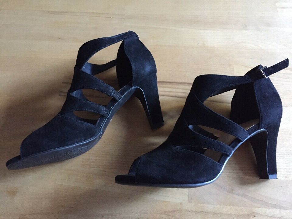 Schwarze High Heels in Homburg