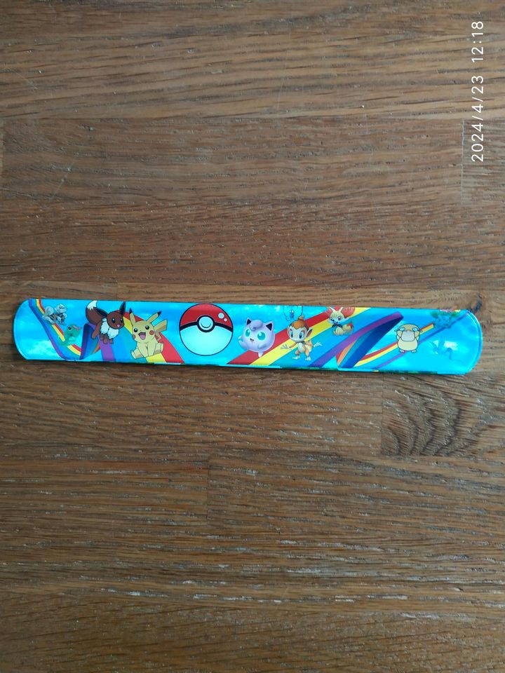 Pokemon Klapp Armbänder 12 Stück verschiedene Motive in Niederschönenfeld